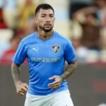 Acosta do Fluminense: Lesão no Joelho e Previsão de Retorno