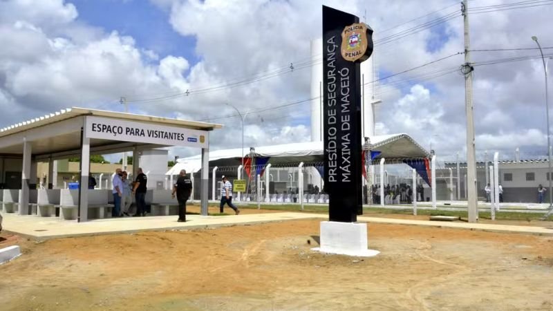 Advogado flagrado com celulares para detento em presídio