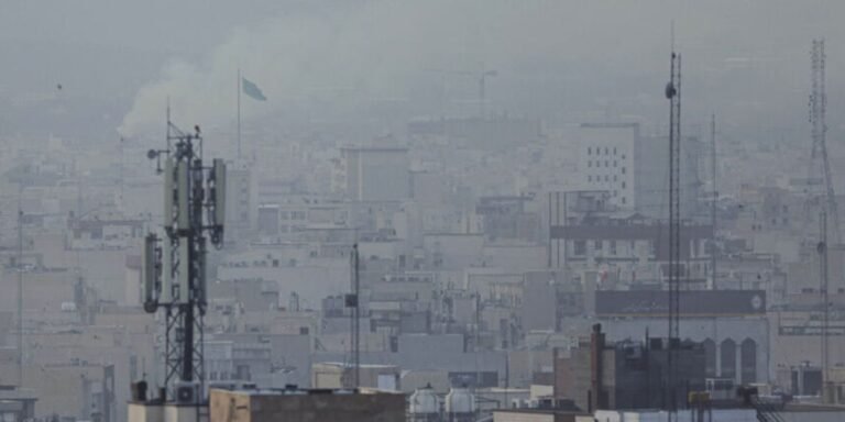 Aeronave americana é derrubada no Irã; piloto desaparecido