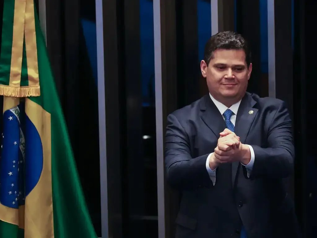 Alcolumbre supera Messias em embate pré-votação no Senado