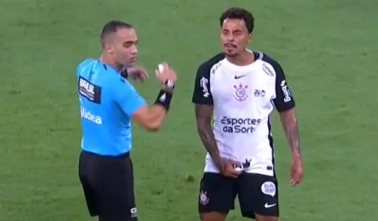 Allan, do Corinthians, é punido por gesto ofensivo em jogo