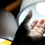 Aneel confirma bandeira amarela em maio e conta de luz sobe