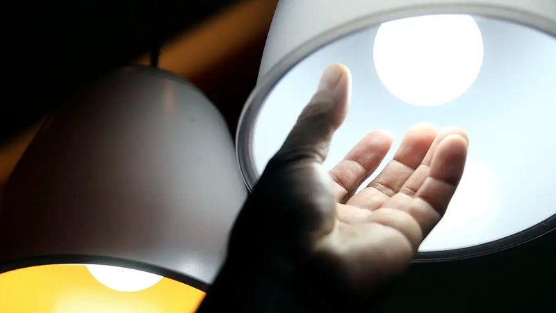 Aneel confirma bandeira amarela em maio e conta de luz sobe