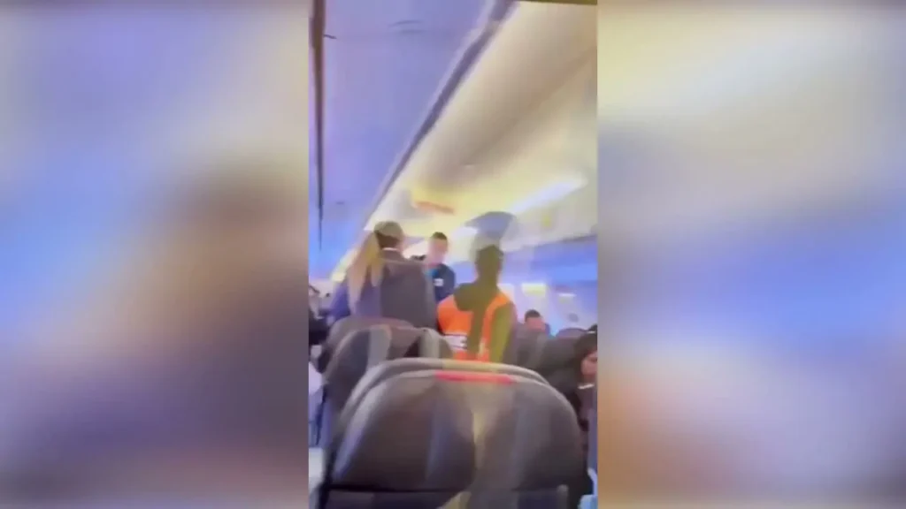 Argentino é preso em avião por situação inesperada; assista ao vídeo