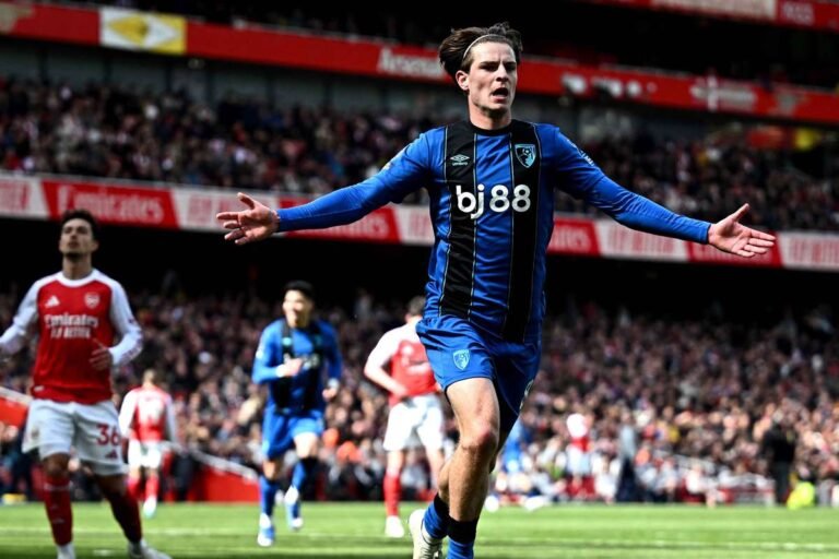 Arsenal cai para Bournemouth e City pode empatar com líder