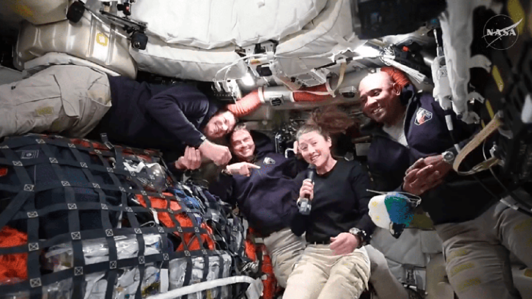 Artemis 2: Primeira mulher e negro sobrevoam a Lua na história