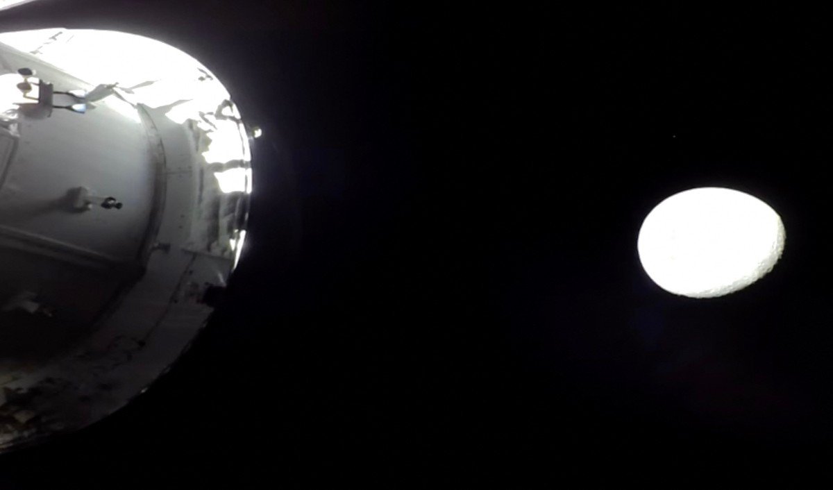 Artemis 2 treinou por dois anos e até com Lua inflável para fotografar em gravidade zero