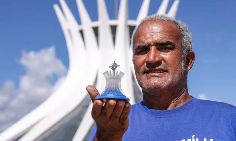 Artesãos dão vida a Brasília com miniaturas de monumentos