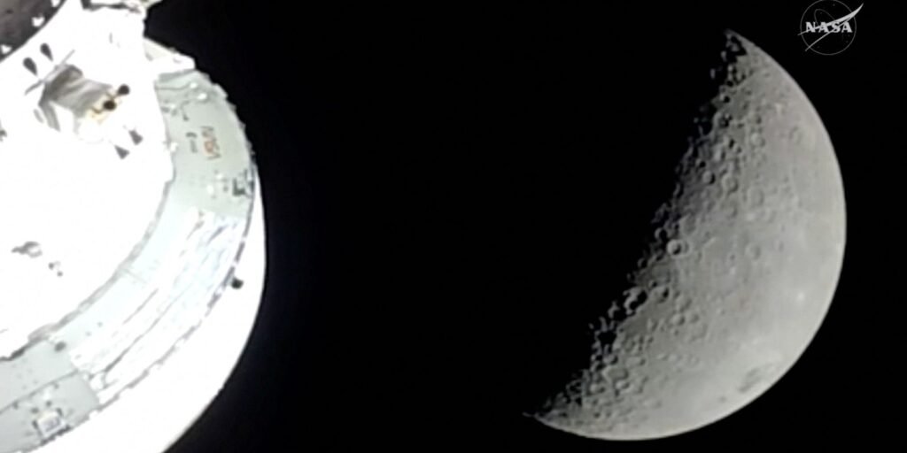 Astronautas da Artemis 2 retornam da Lua rumo à Terra