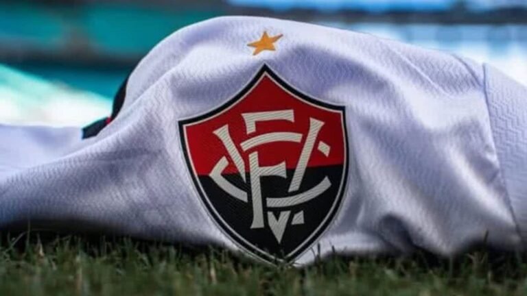Atacante do Vitória em negociações para reforçar tricolor