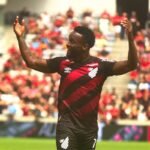 Athletico-PR brilha contra Chapecoense e sobe para o G5 Athletico-PR brilha contra Chapecoense e sobe para o G5