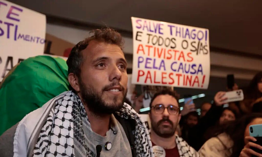 Ativista brasileiro Thiago Ávila é deportado da Argentina