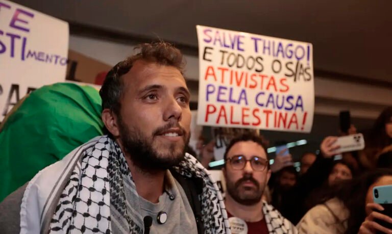 Ativista brasileiro Thiago Ávila é deportado da Argentina