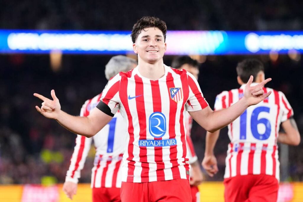 Atlético supera Barcelona e garante vantagem na Champions