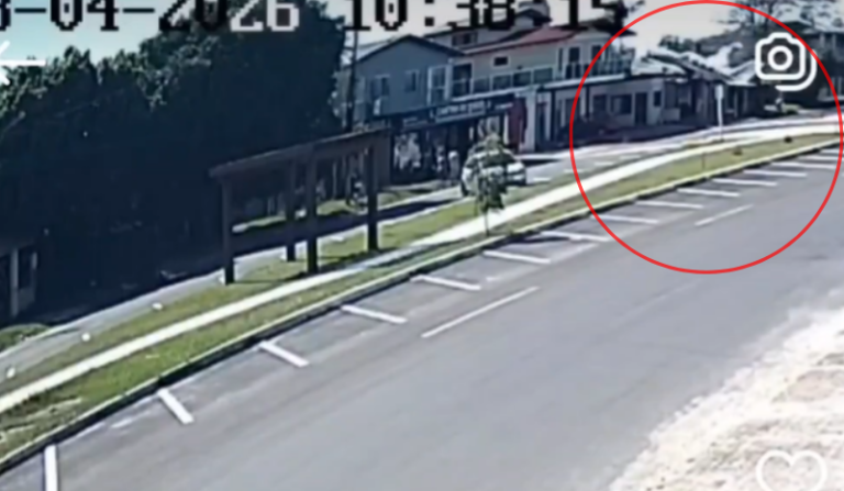 Veja o momento em que avião cai em restaurante no RS; 4 morreram