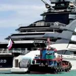 Bilionário russo envia superiate pelo Ormuz em crise no Golfo