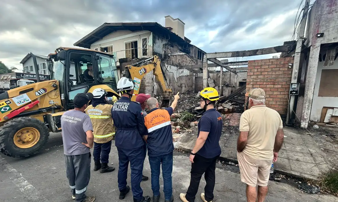 Bombeiros encontram quarta vítima de acidente aéreo no RS