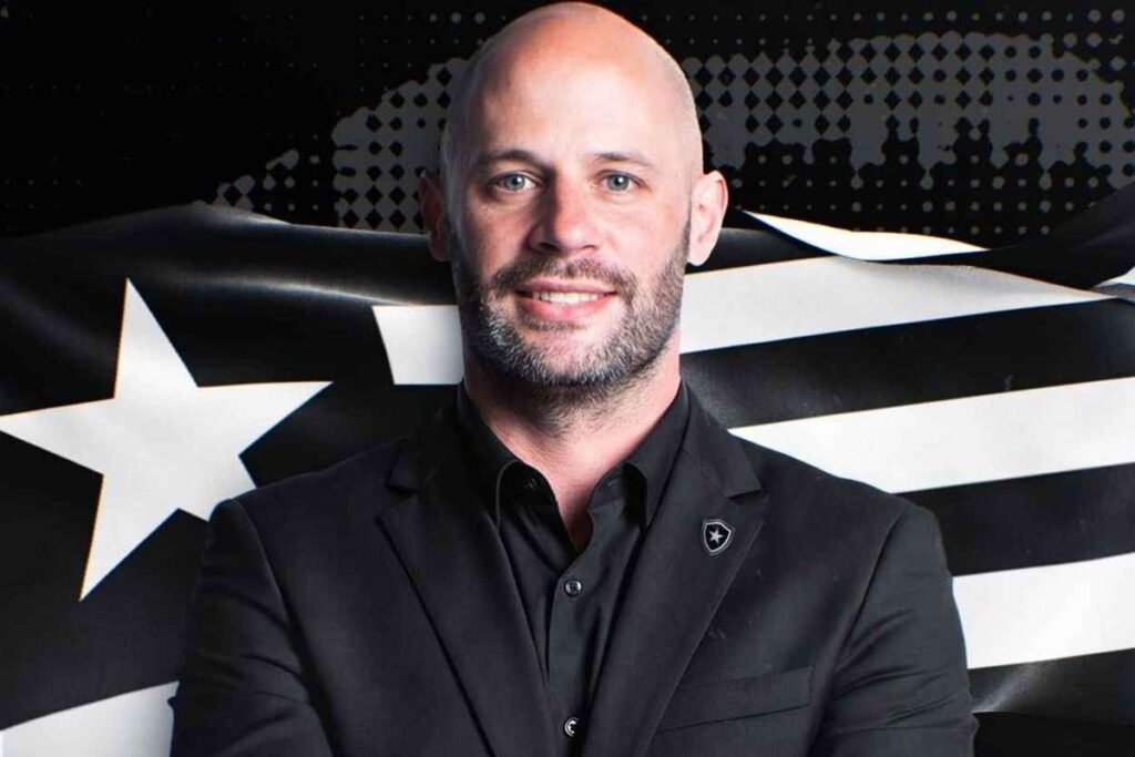 Botafogo apresenta Franclim Carvalho como novo treinador