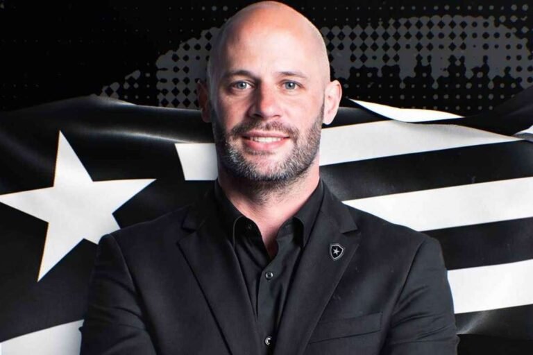 Botafogo apresenta Franclim Carvalho como novo treinador