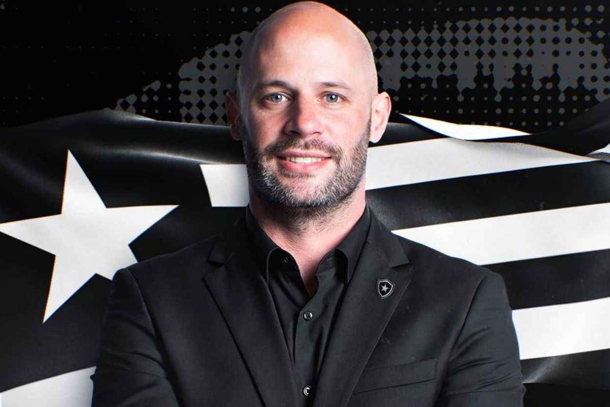 Botafogo apresenta Franclim Carvalho como novo treinador