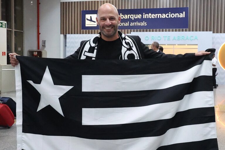 Botafogo registra 49 atletas na Sul-Americana sem Franclim