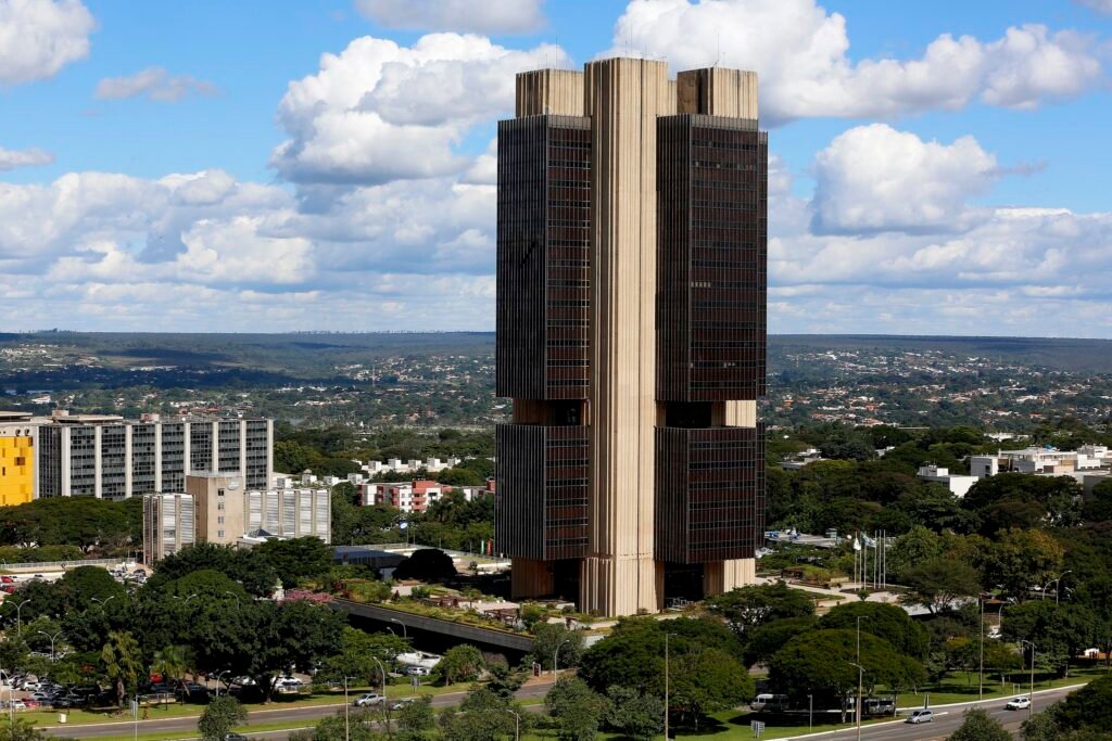 Brasil mantém 2º lugar em juros reais, mesmo com corte da Selic