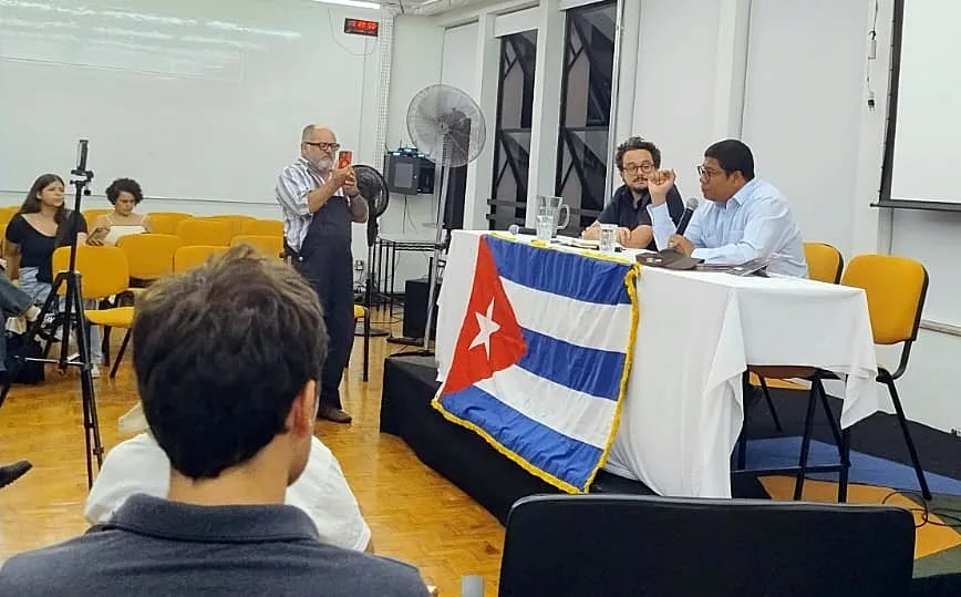 Em encontro com jornalistas, embaixador cubano Victor Cairo pediu solidariedade efetiva com o país