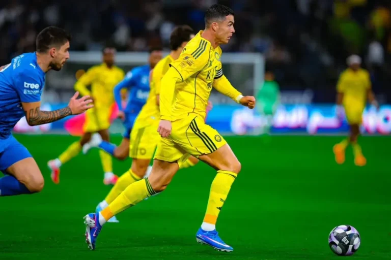 CR7 brilha em goleada: Al Nassr 5 x 2 Al Najmah; assista aos gols