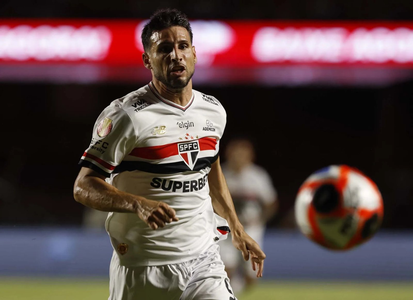 Calleri apoia Roger: 'Comunicação não é barreira'