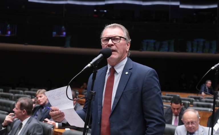 Câmara aprova anistia a multas de trânsito por auxílio ao RS e bloqueios de 2022