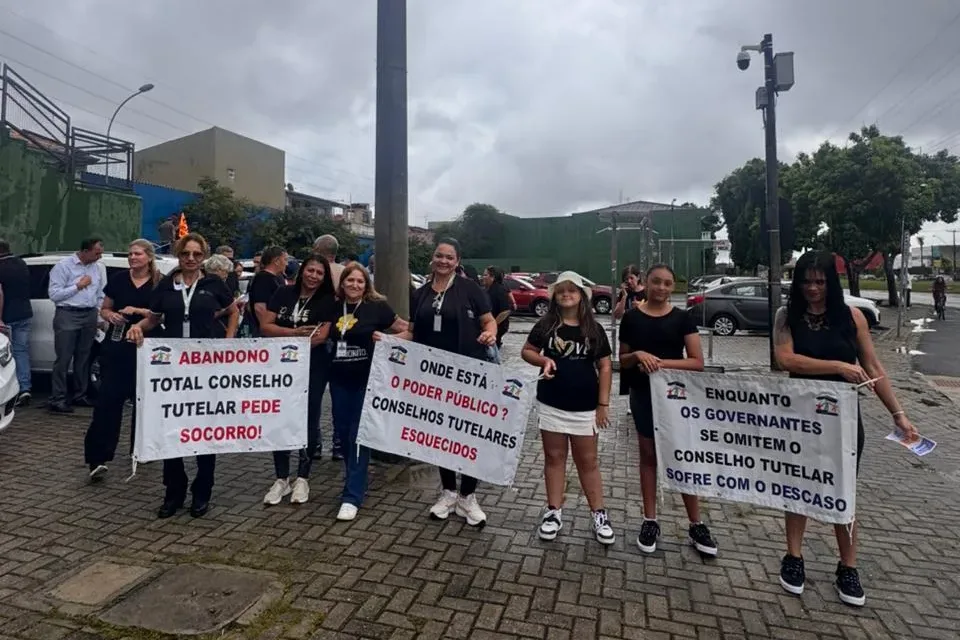 A manifestação teve início na praça Adolfo João Hilário da Veiga (rua Roberto Redzinski), no Cajuru, com encerramento na Associação União Vila Sandra, situada na rua João Dembinski