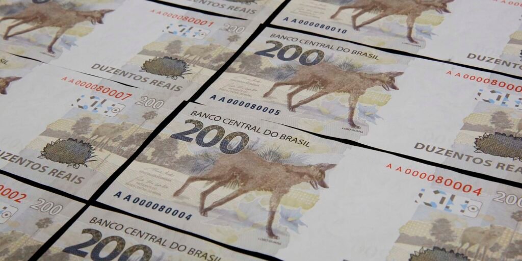 Carga tributária deve atingir 32,4% do PIB até 2025