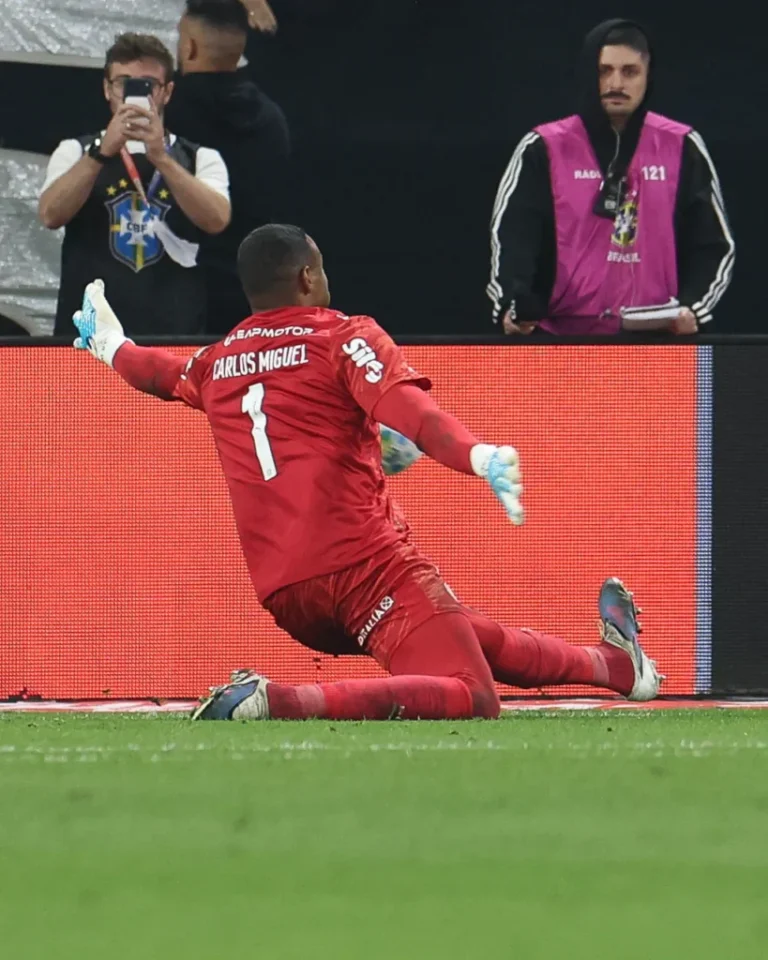 Carlos Miguel alvo de racismo após jogo Corinthians x Palmeiras