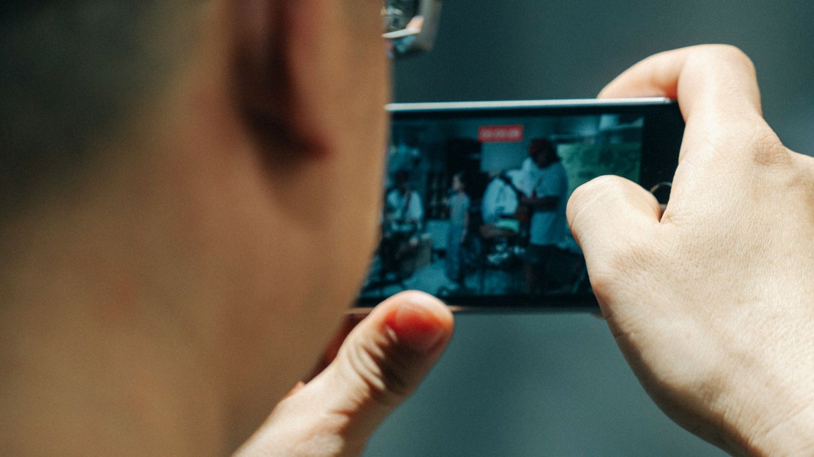 Casal é multado em R$ 20 mil por vídeo íntimo; saiba mais