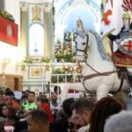 Centenas de fiéis celebram o Dia de São Jorge no Rio