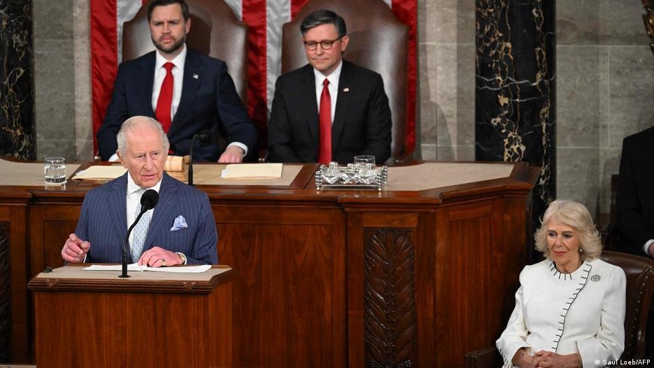 Charles 3º manda mensagens indiretas a Trump em discurso nos EUA