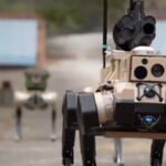 China lança avançados robôs lobos para combate urbano