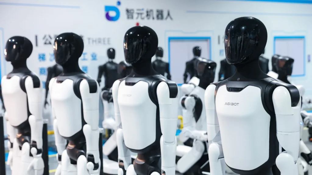 China lança pioneira fábrica de robôs autônomos na indústria