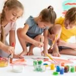 Cidades brasileiras lutam para alcançar meta de pré-escola para crianças