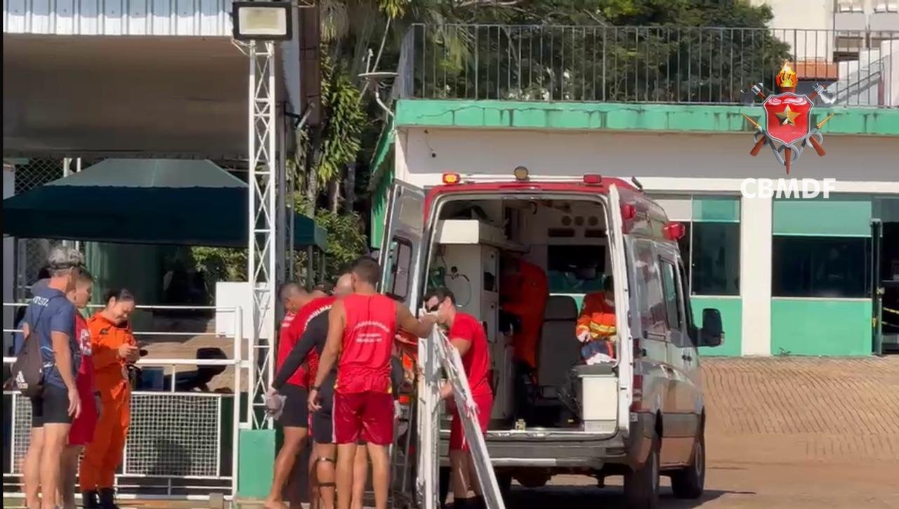 Uma pessoa fica ferida após colisão entre dois barcos a remo no Lago Paranoá