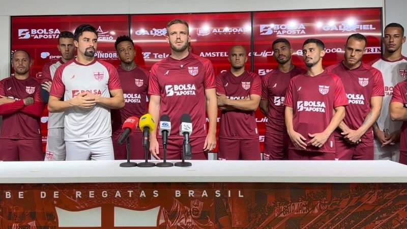 Compromisso Total: Apoio Inabalável à Comissão Técnica