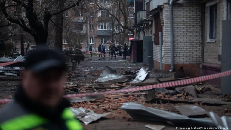 Conflito Rússia-Ucrânia: Tensão e Acusações na Páscoa