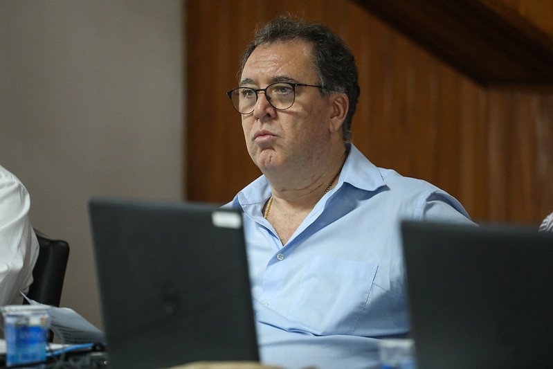 Conselho do Santos aprova contas, mas torcedores exigem respostas