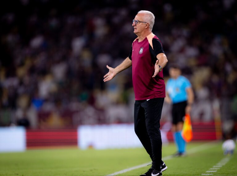 Corinthians enfrenta desfalques, mas se reforça para duelo com o Inter