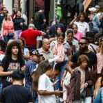 Crescimento populacional no Brasil desacelera e envelhece