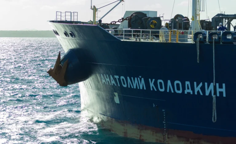 Esta é a segunda viagem do navio Anatoly Kolodkin à ilha levando petróleo
