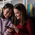 Descubra 7 gírias que bombam nas redes sociais hoje!