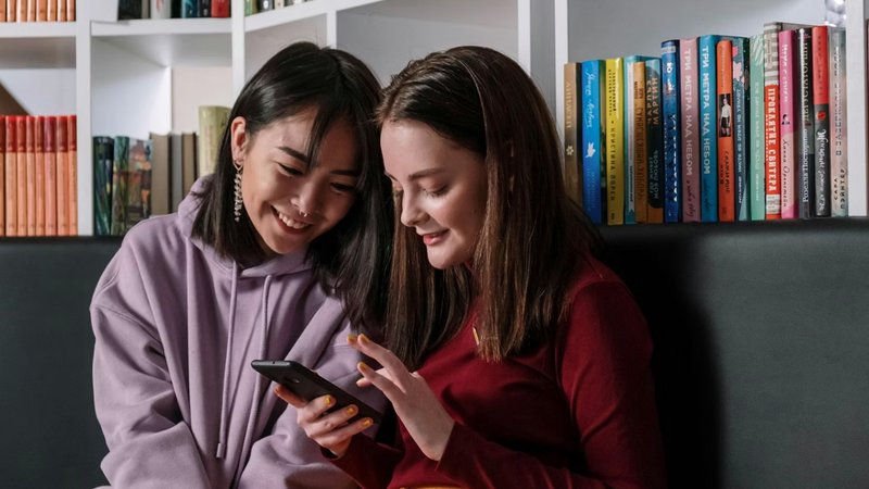 Descubra 7 gírias que bombam nas redes sociais hoje!