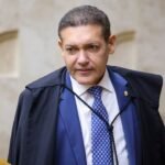 Desembargador concede liminar a filho de ministro após viagem com Nunes Marques