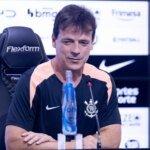 Diniz comenta estreia no Corinthians: ‘Jogadores tiveram liberdade’ Diniz comenta estreia no Corinthians: ‘Jogadores tiveram liberdade’